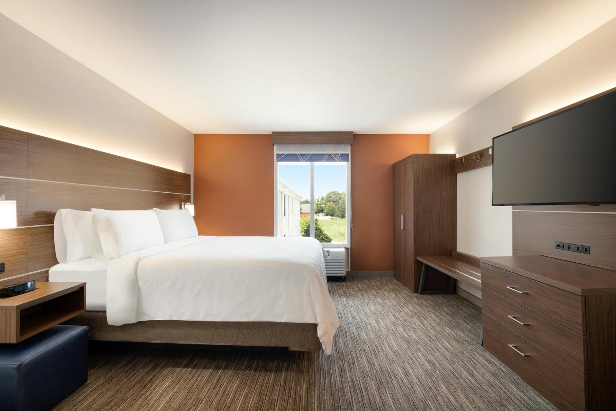 Holiday Inn Express Hotel & Suites Opelika Auburn, An Ihg Hotel Exterior photo